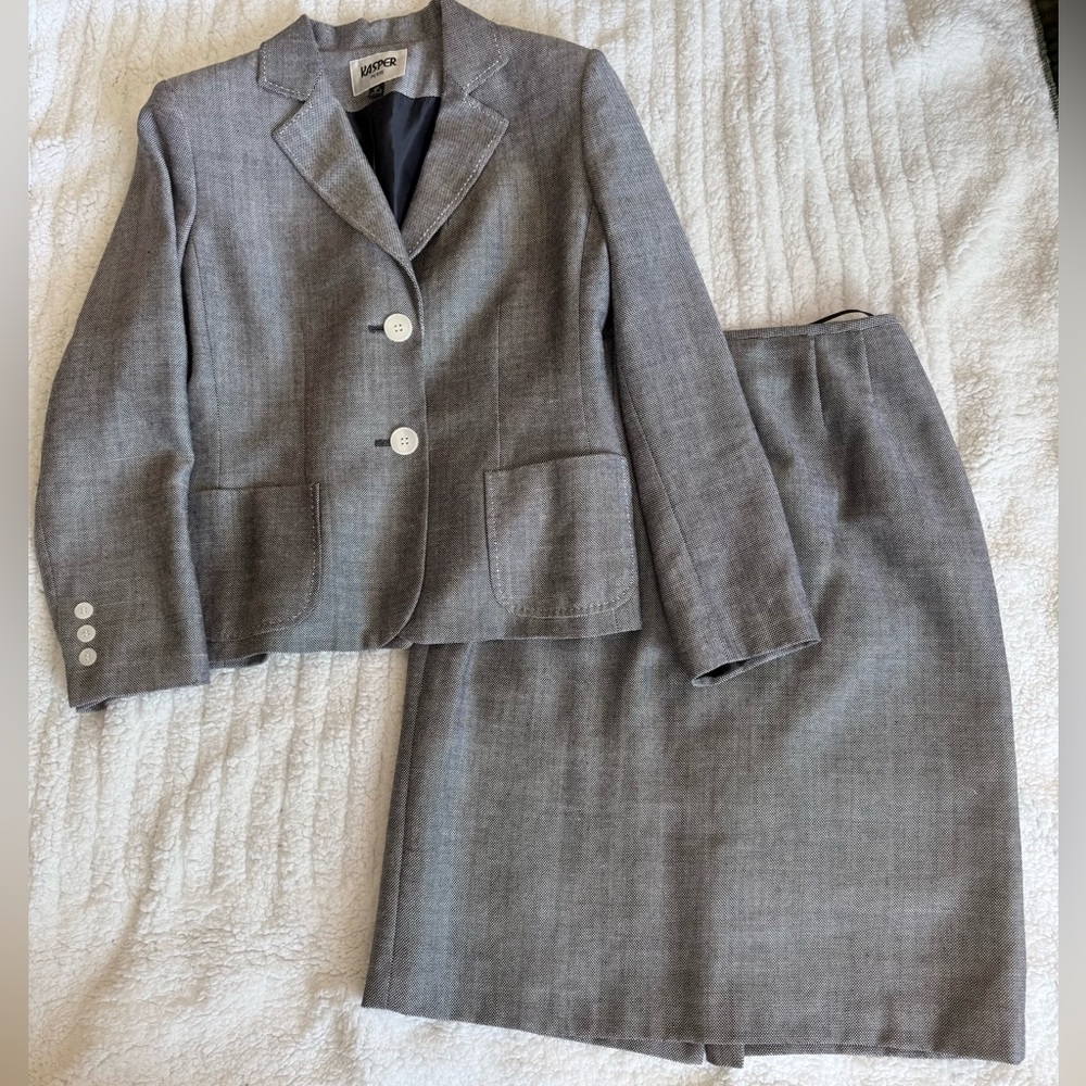 Women’s Kasper Gray Two-Piece Blazer & Pencil Skirt Suit - Size 8P